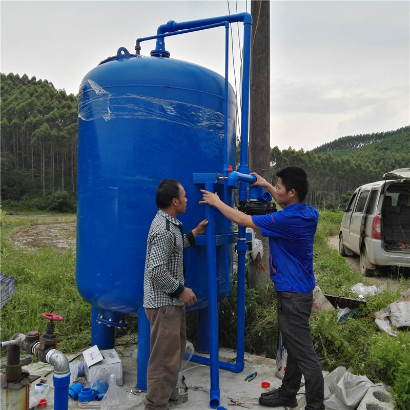 广西马山新农村一体化净水设备安装现场