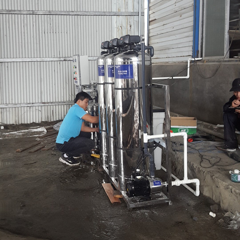 南宁平果县2吨反渗透纯净水设备安装现场